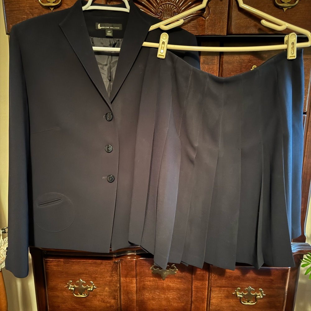 Larry Levine - 12P navy suit - jacket and skirt